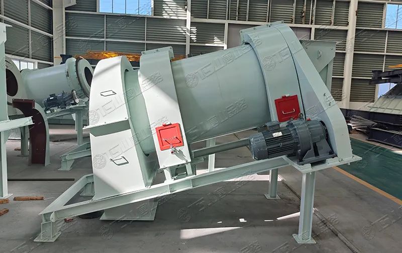 機(jī)制砂防離析、防揚(yáng)塵，有經(jīng)驗(yàn)的砂廠都在用加濕拌和機(jī)